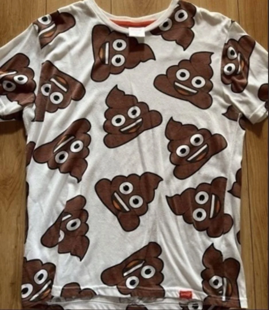 うんちTシャツを着た人は誰？